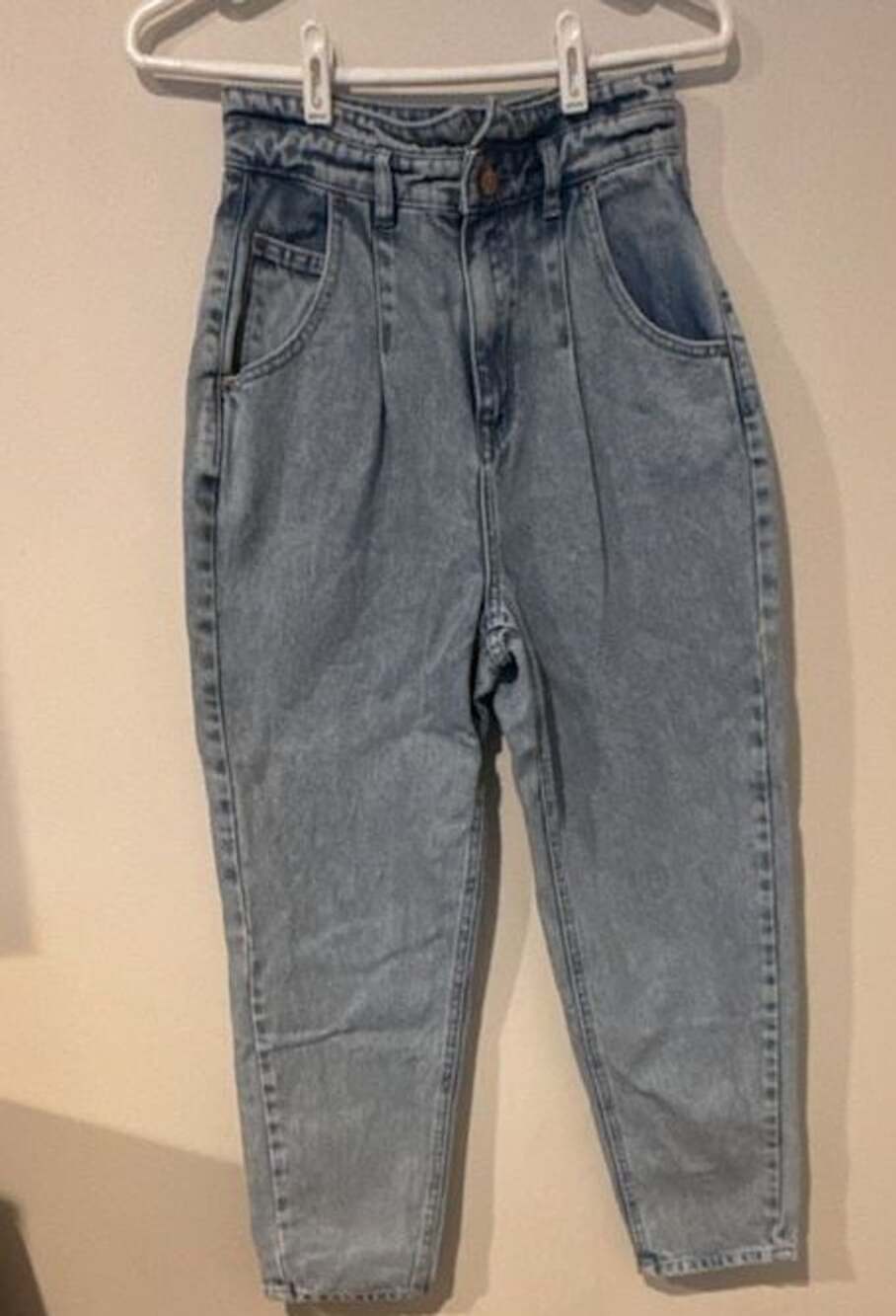 Pull&Bear High-Rise Paperbag Waist Pleated Mom Jeans Light Wash Size 36 / 26